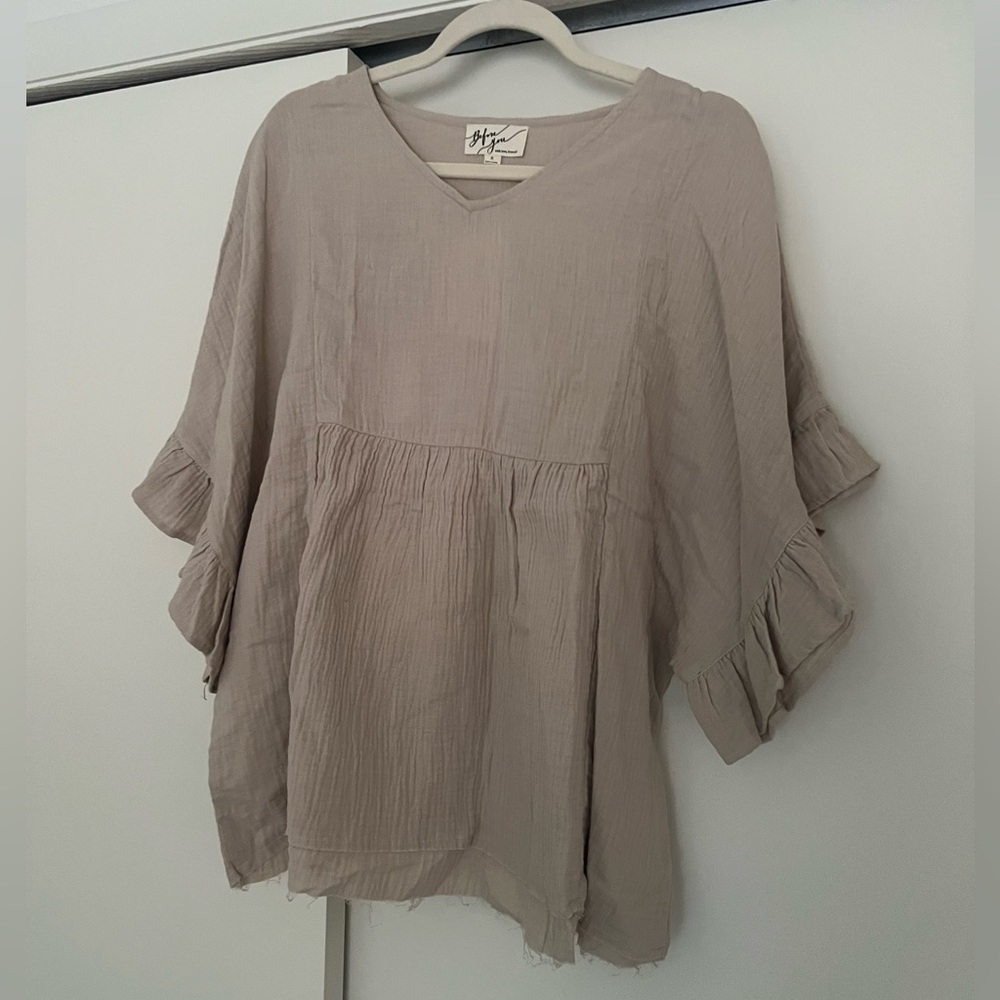 Women’s beige, nice flowy top
